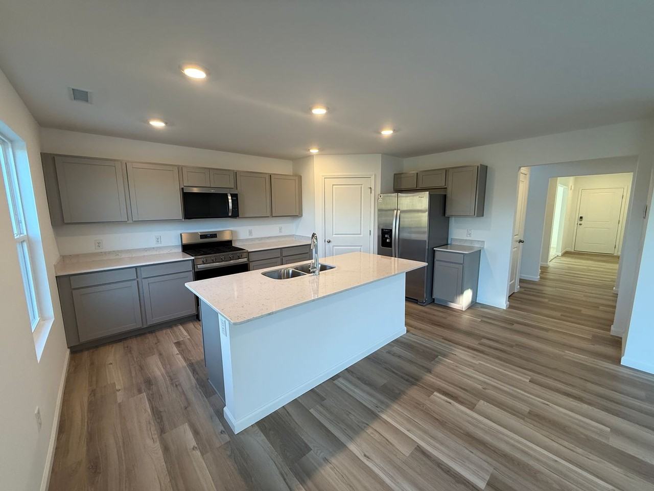 3902 Bradley Dr - Photo 7 of 35