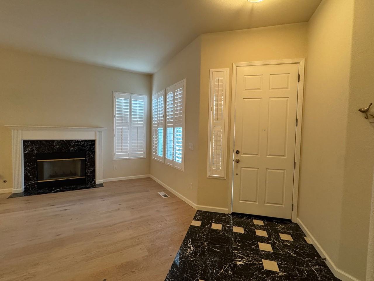 5914 Sunhawk Dr - Photo 3 of 20