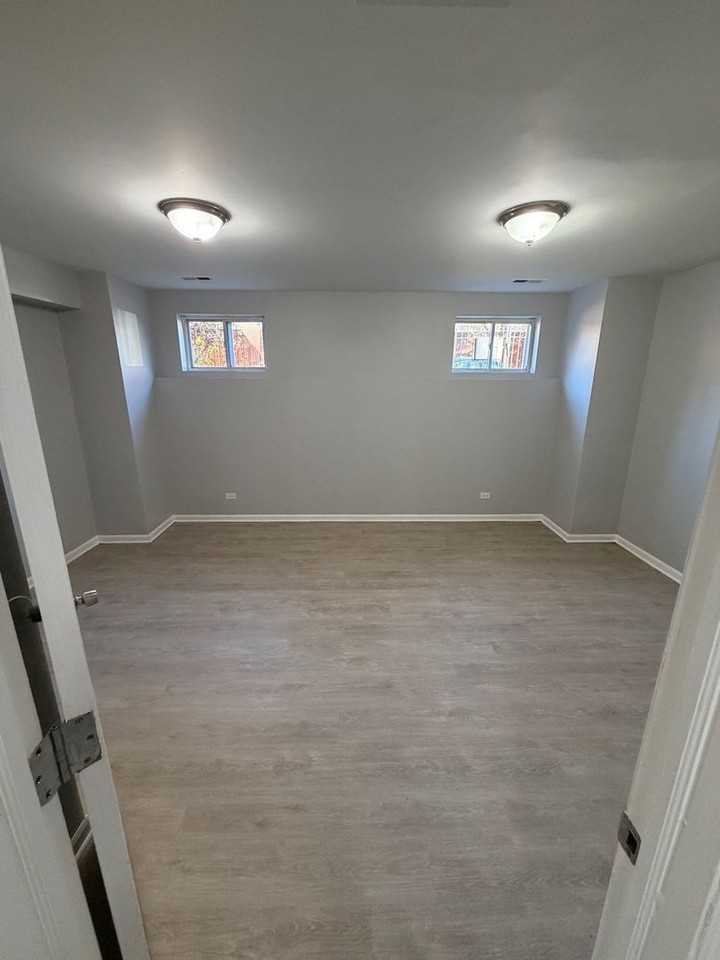 7808 S Greenwood Ave - Photo 4 of 17