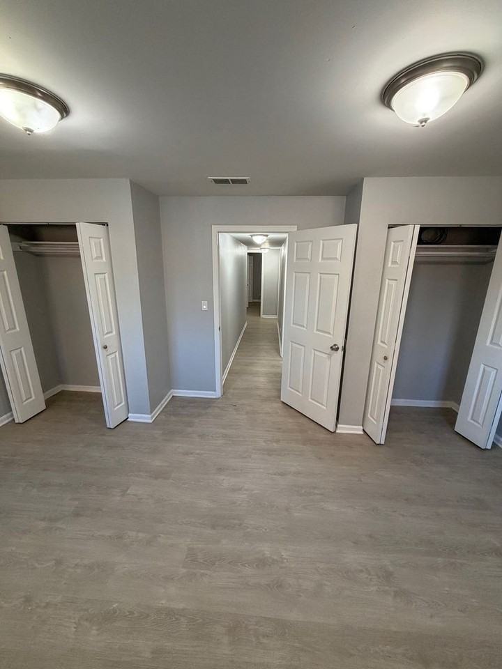 7808 S Greenwood Ave - Photo 7 of 17