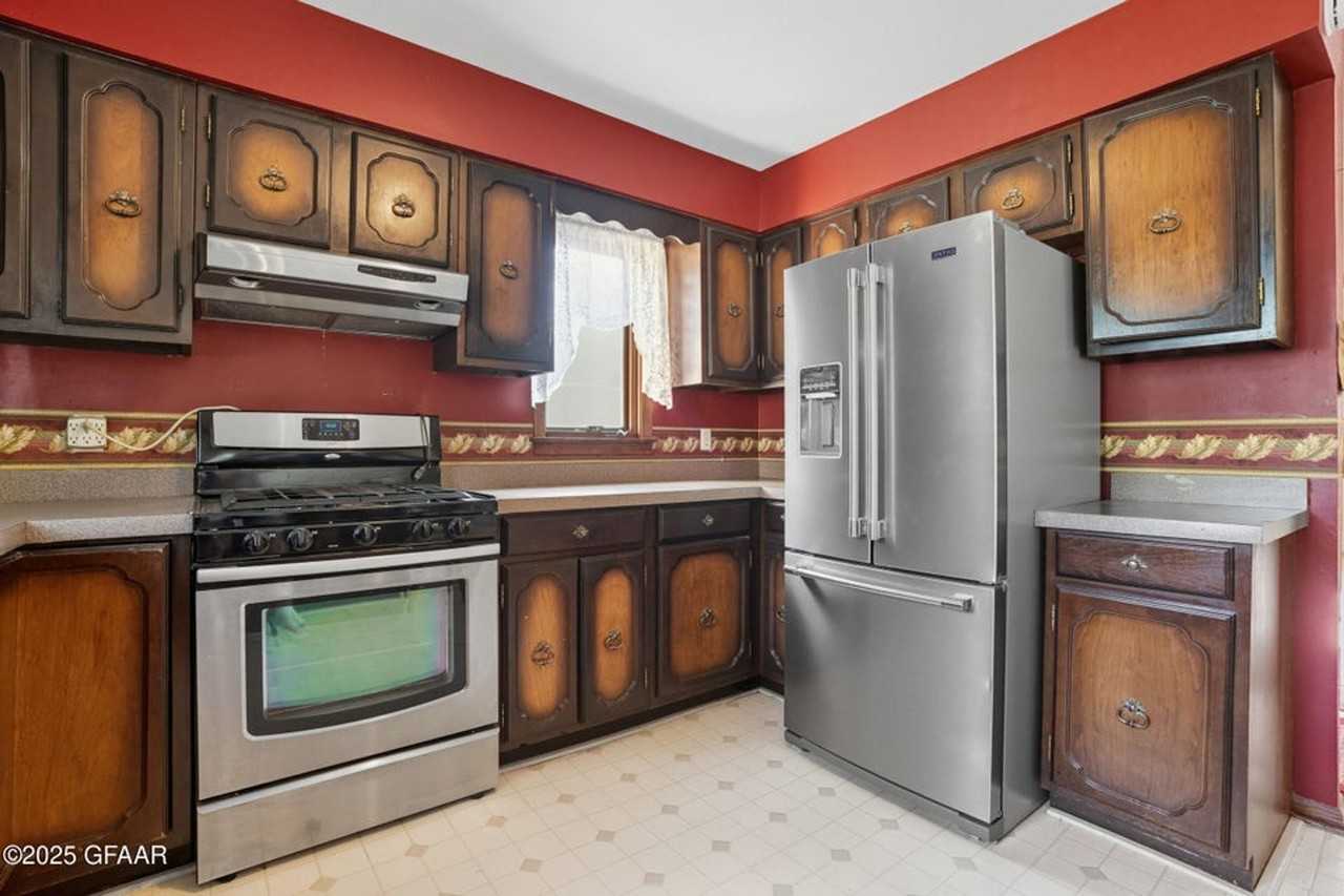 322 N 7th St - Photo 7 of 20