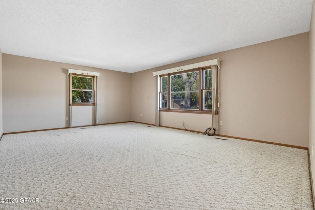 322 N 7th St - Photo 4 of 20