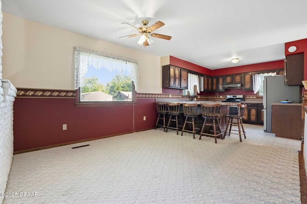 322 N 7th St - Photo 6 of 20