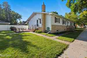 featured image of 322 N 7th St