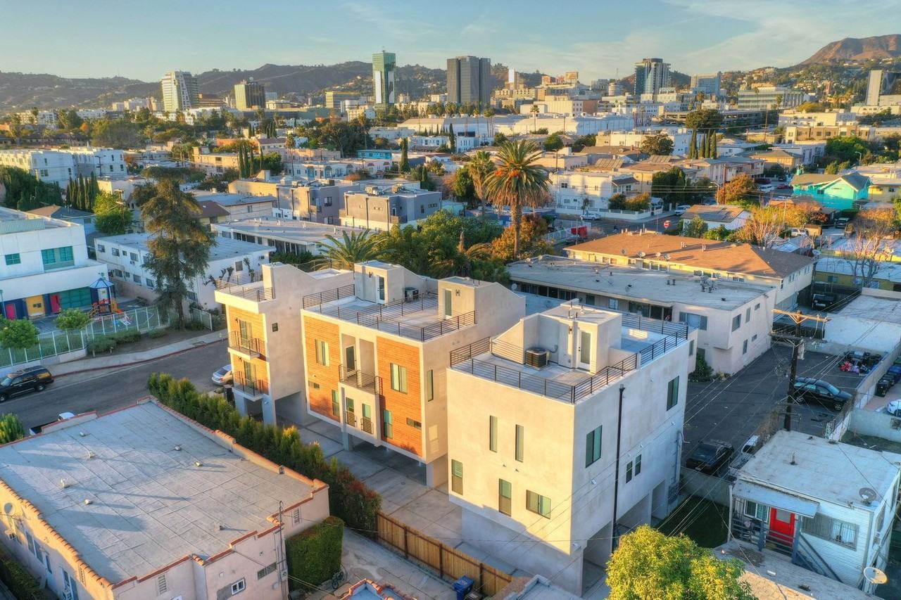 1130 Tamarind - Photo 3 of 50