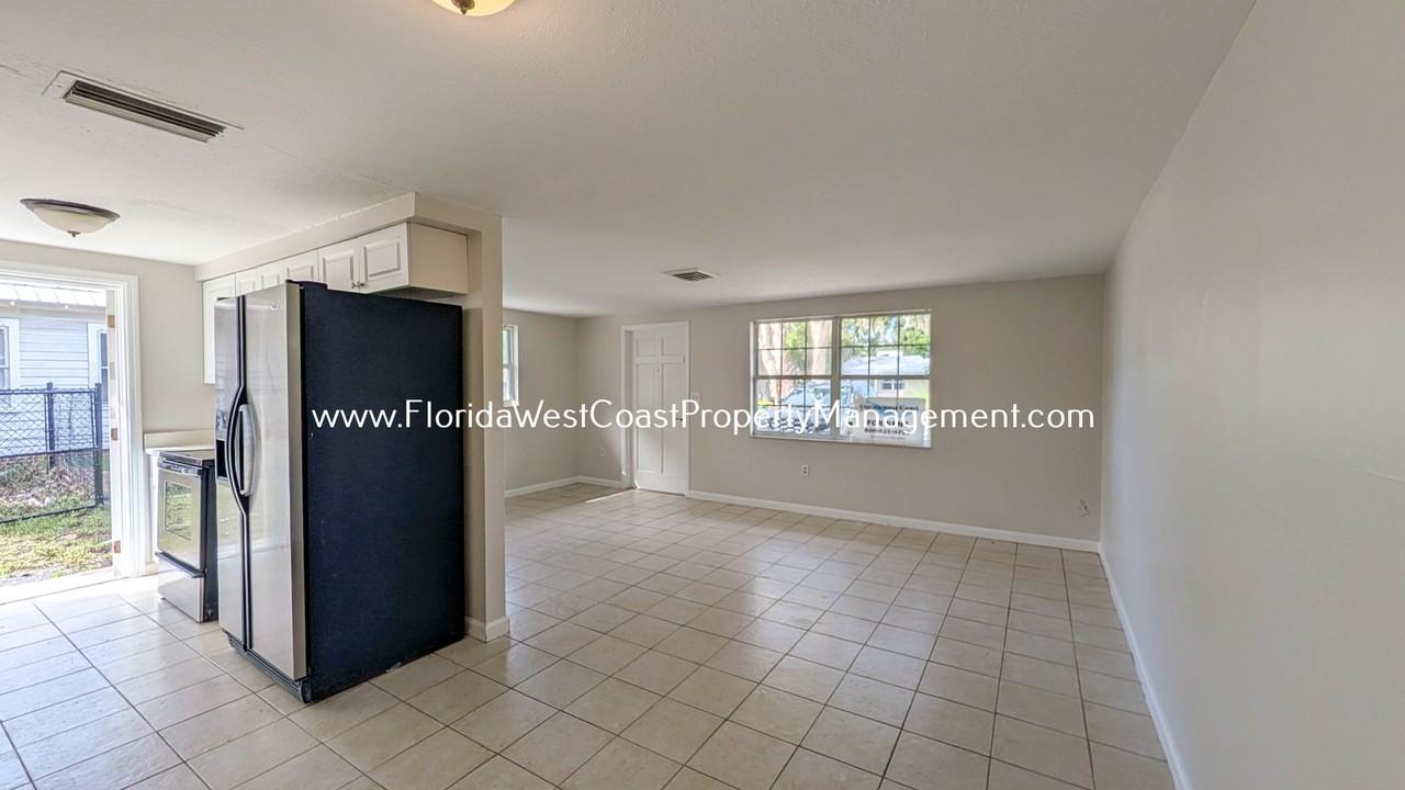 2136 5th St - Photo 5 of 7