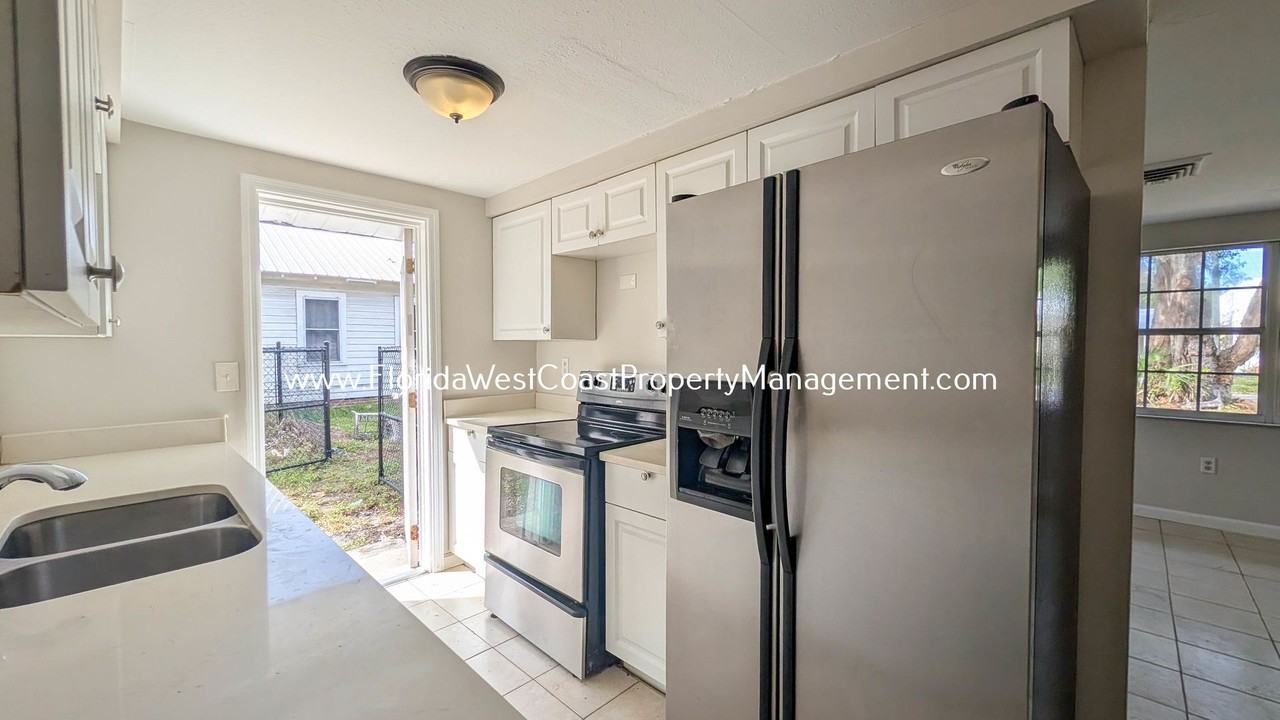 2136 5th St - Photo 2 of 7