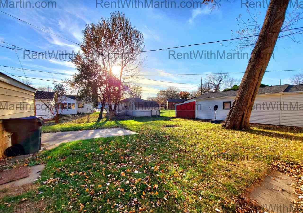 1733 Seneca Avenue - Photo 3 of 14