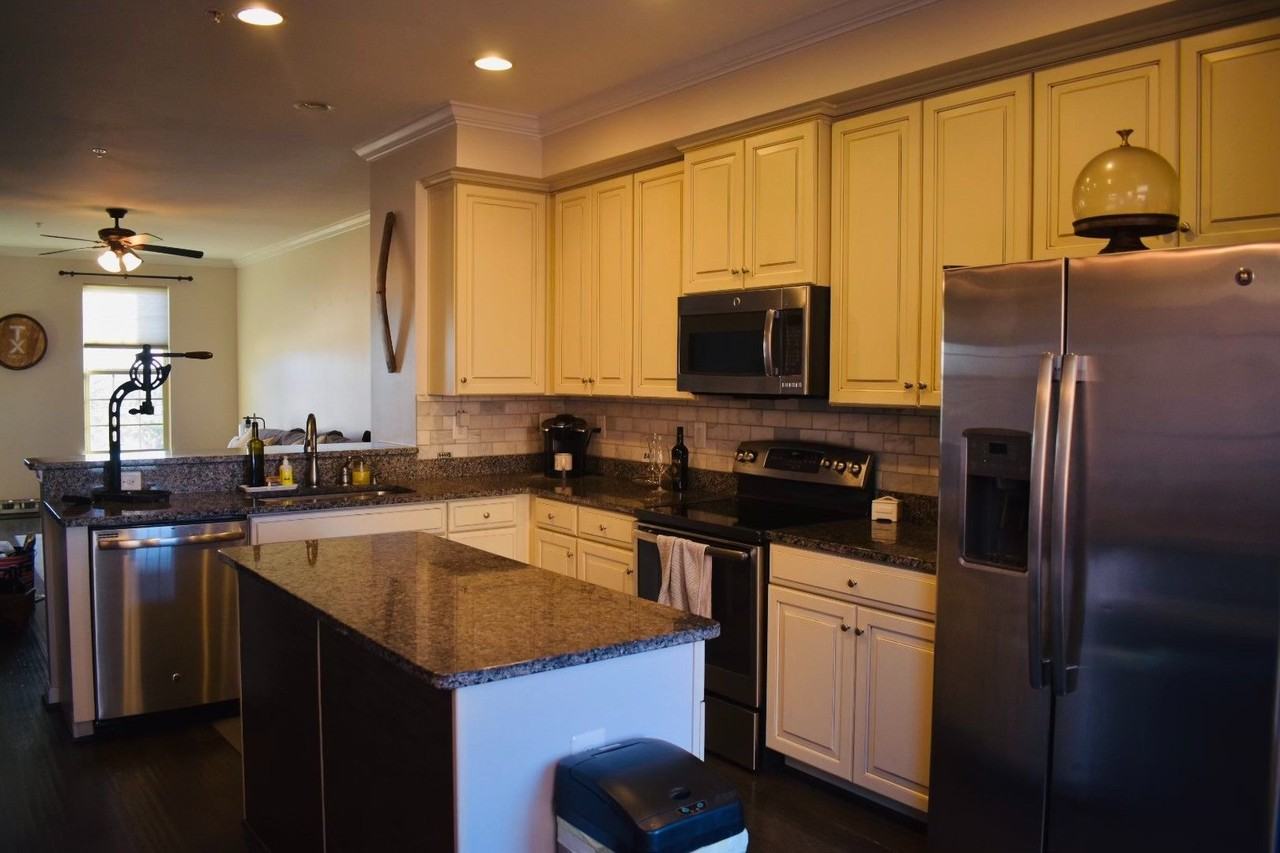 966 S Macon St - Photo 3 of 12