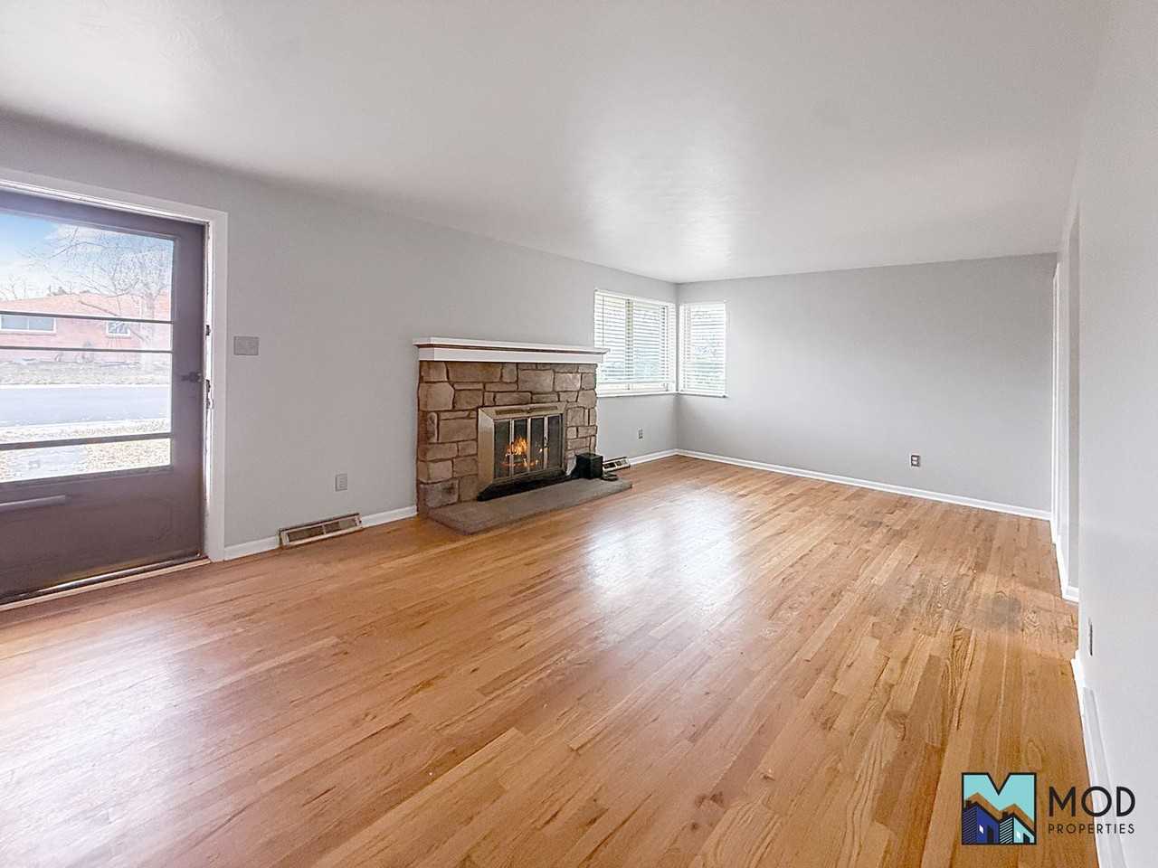 3404 West Powers Avenue - Photo 5 of 38