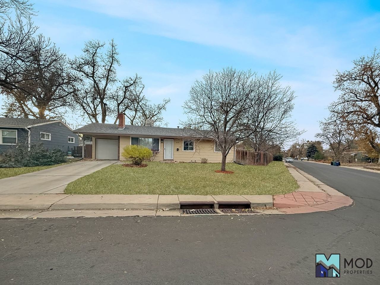 6270 E Minnesota Dr - Photo 3 of 31