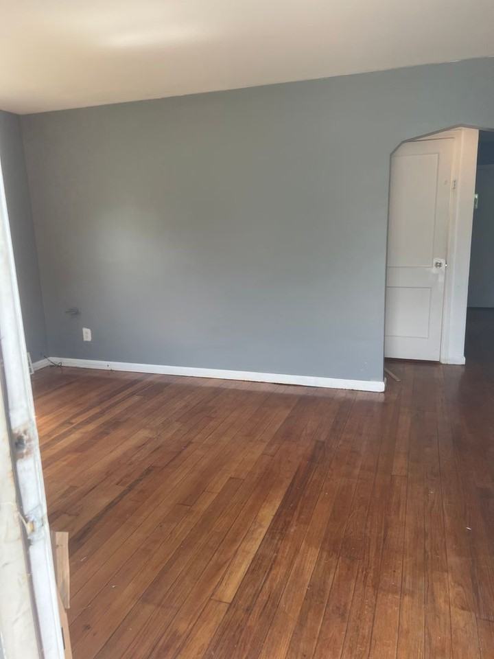 20493 Coventry St - Photo 2 of 9