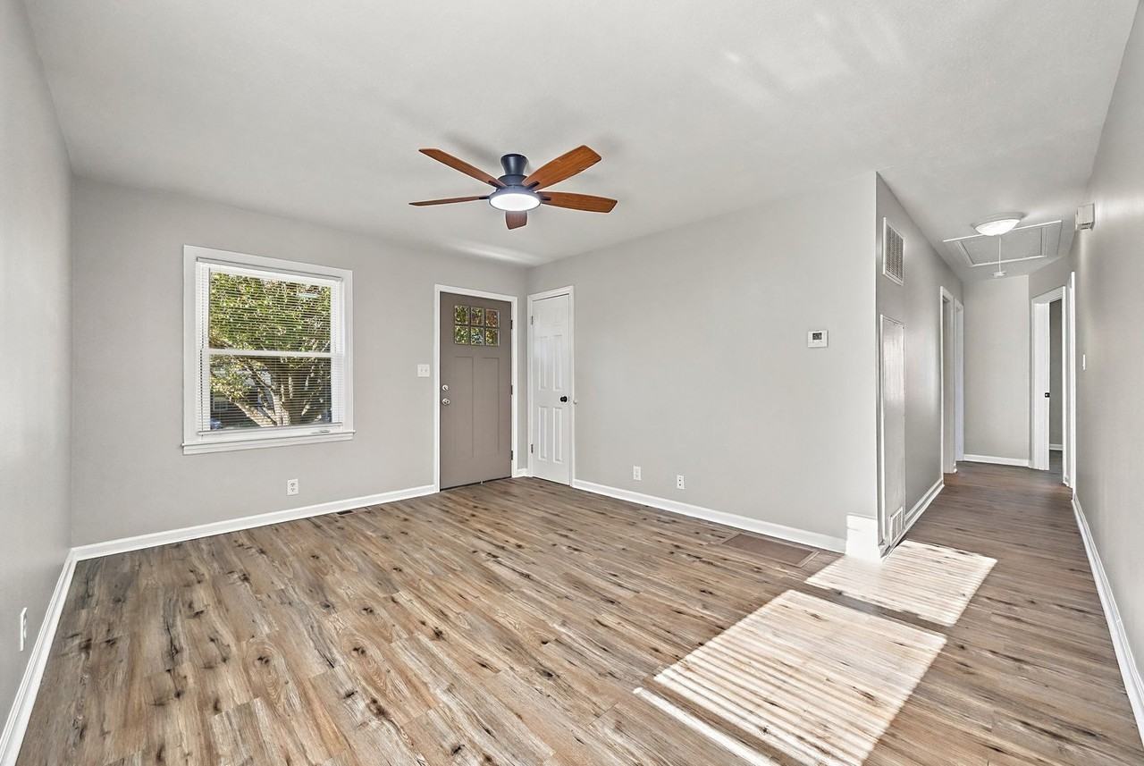 1032 Barrow Court - Photo 7 of 28