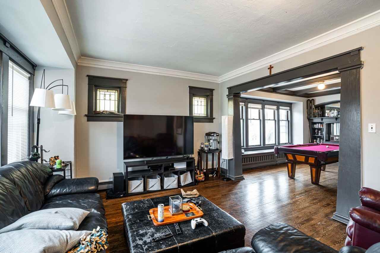 1829 E Kenwood Blvd - Photo 2 of 23