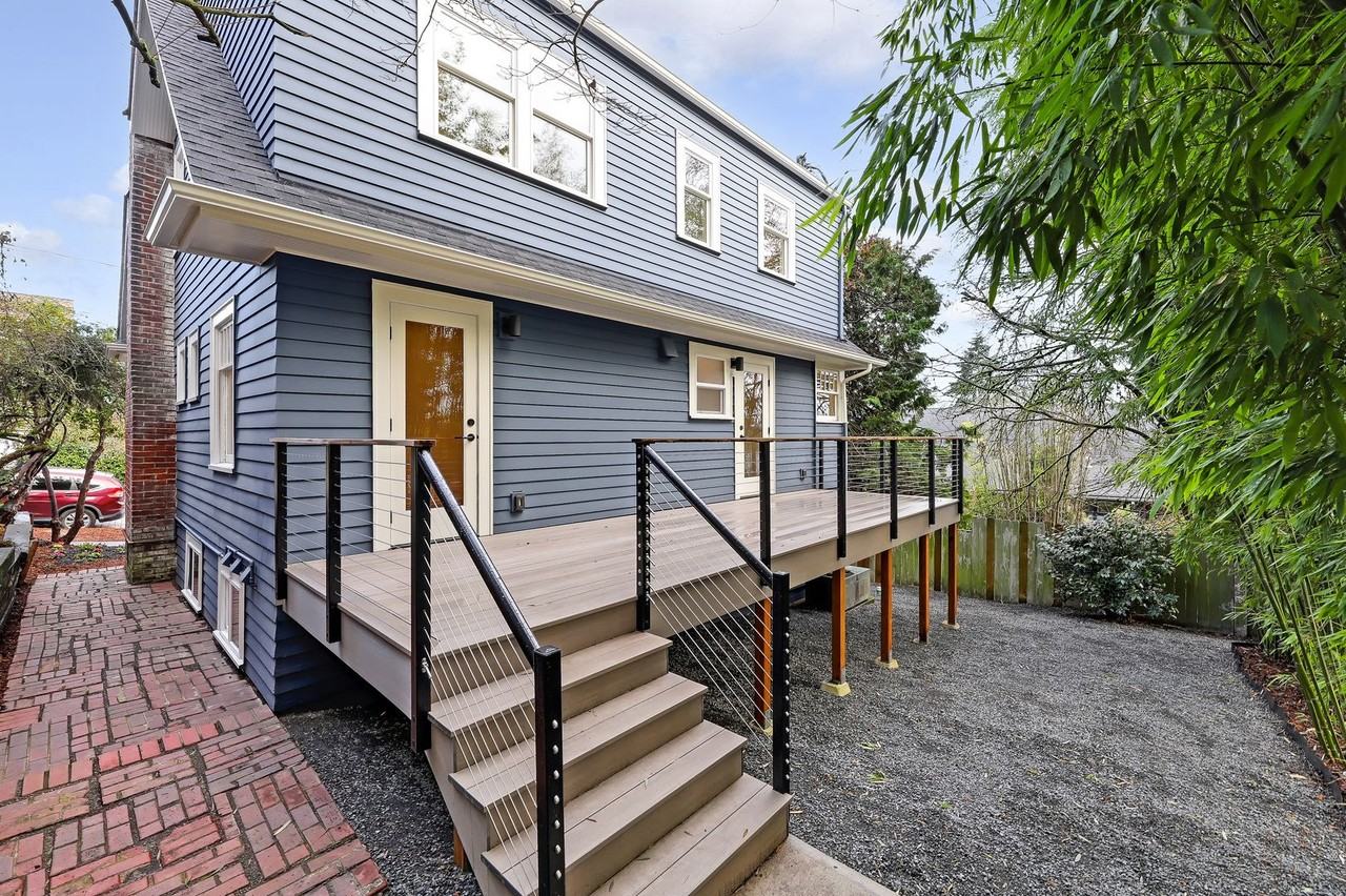 2207 E Republican St - Photo 2 of 25