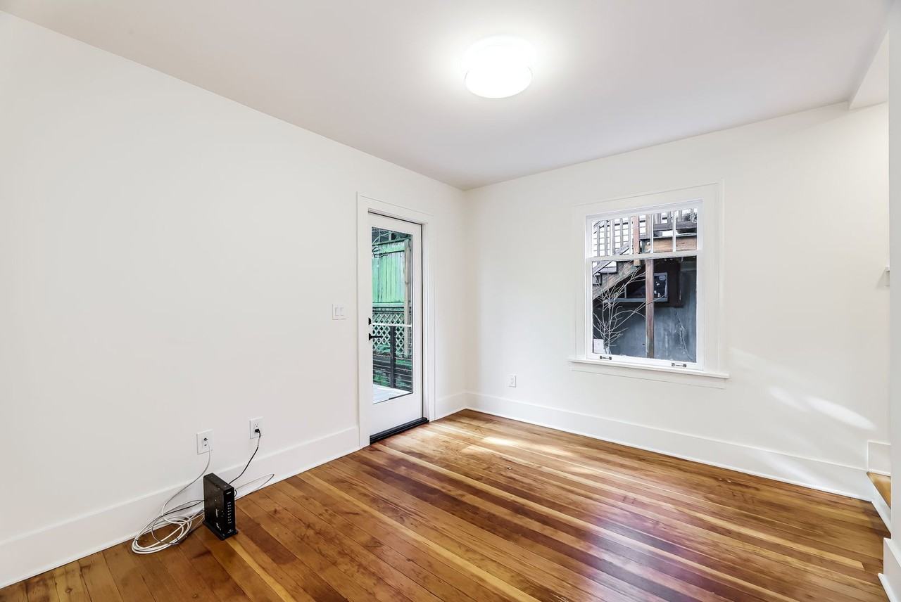 2207 E Republican St - Photo 7 of 25