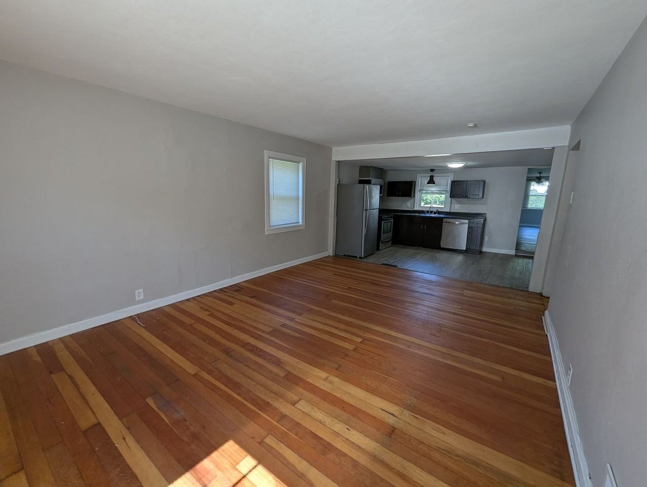 325 New York Street - Photo 3 of 11