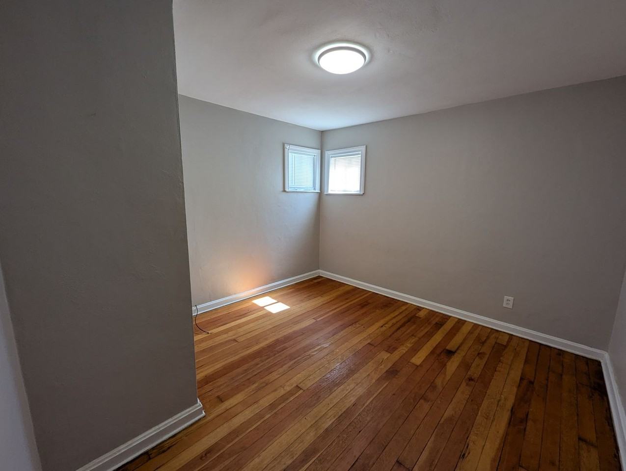 325 New York Street - Photo 5 of 11