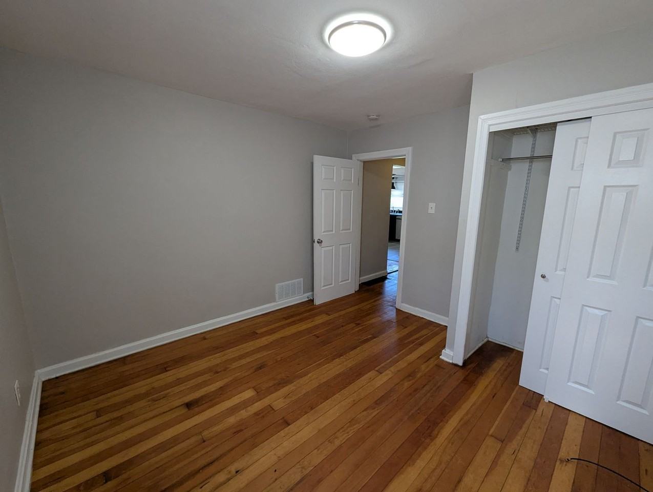 325 New York Street - Photo 7 of 11