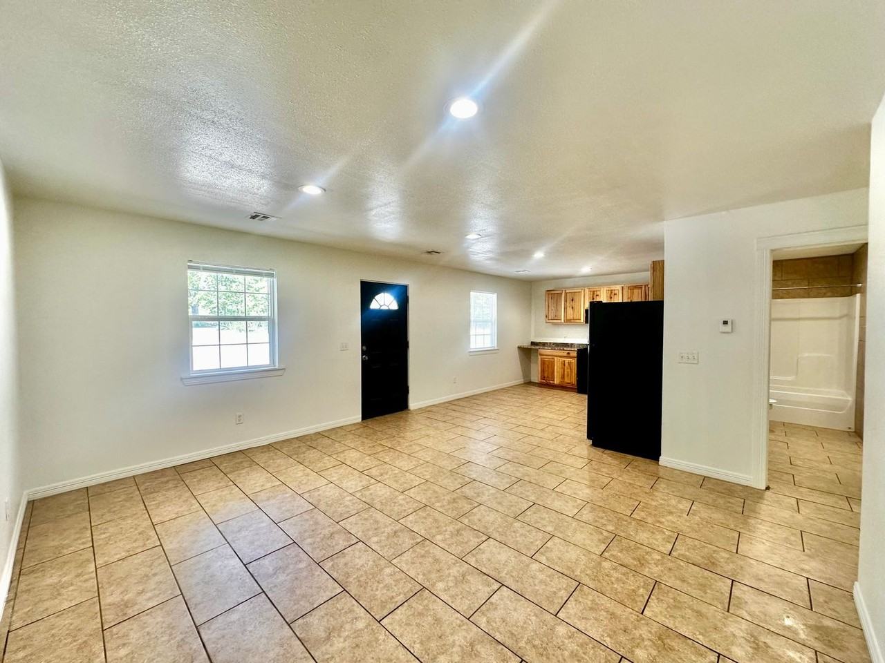 101 Stallcup Avenue - Photo 2 of 9