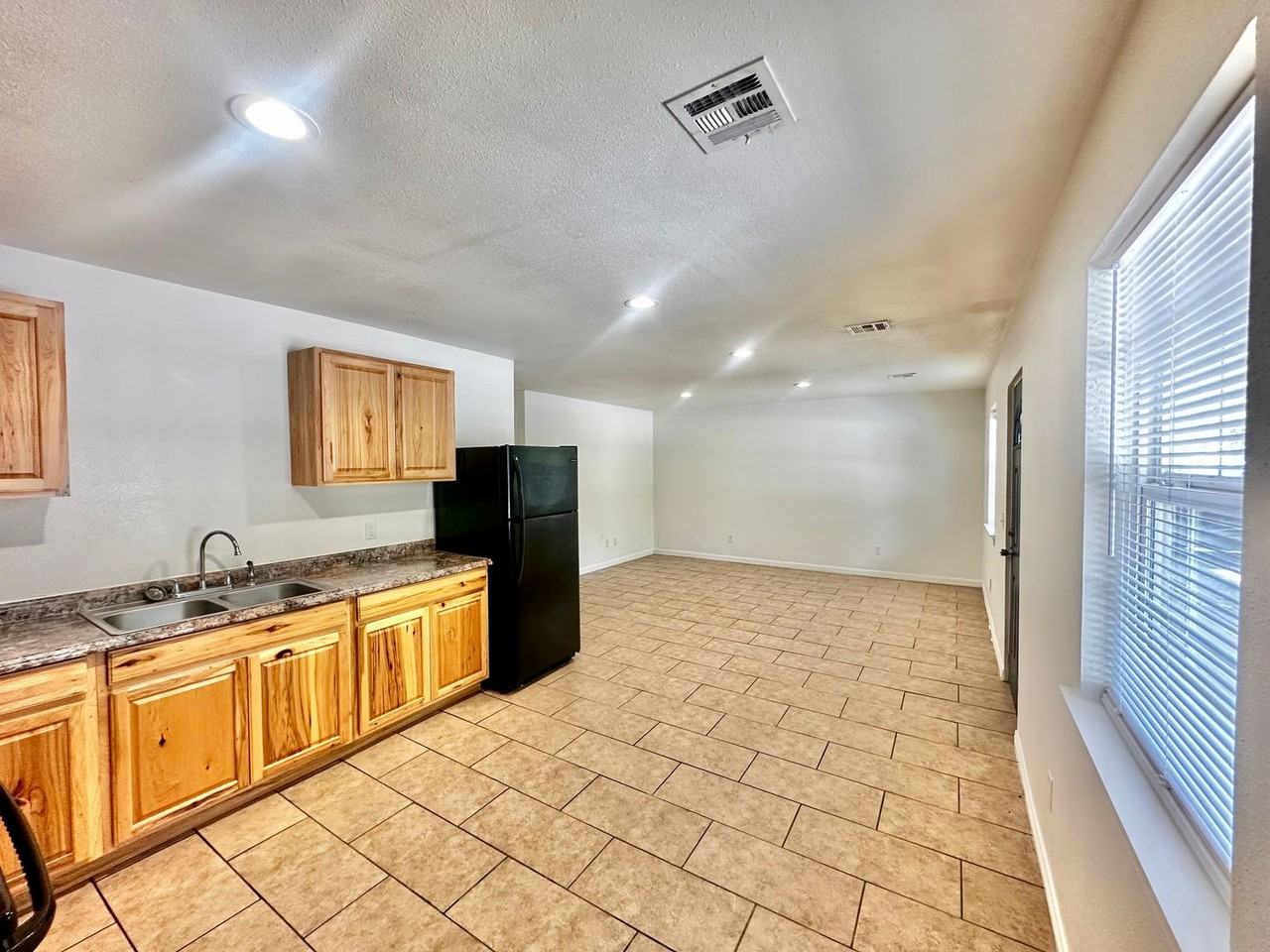 101 Stallcup Avenue - Photo 5 of 9