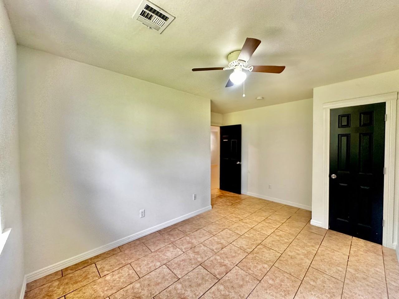 101 Stallcup Avenue - Photo 7 of 9