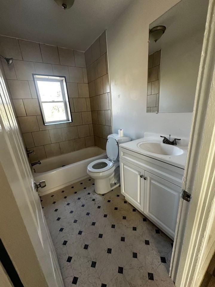 2602 East Chase Street - Photo 4 of 11