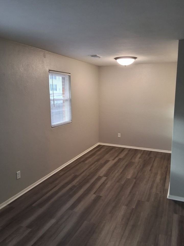 Peoria Place Apartments - Photo 3 of 10
