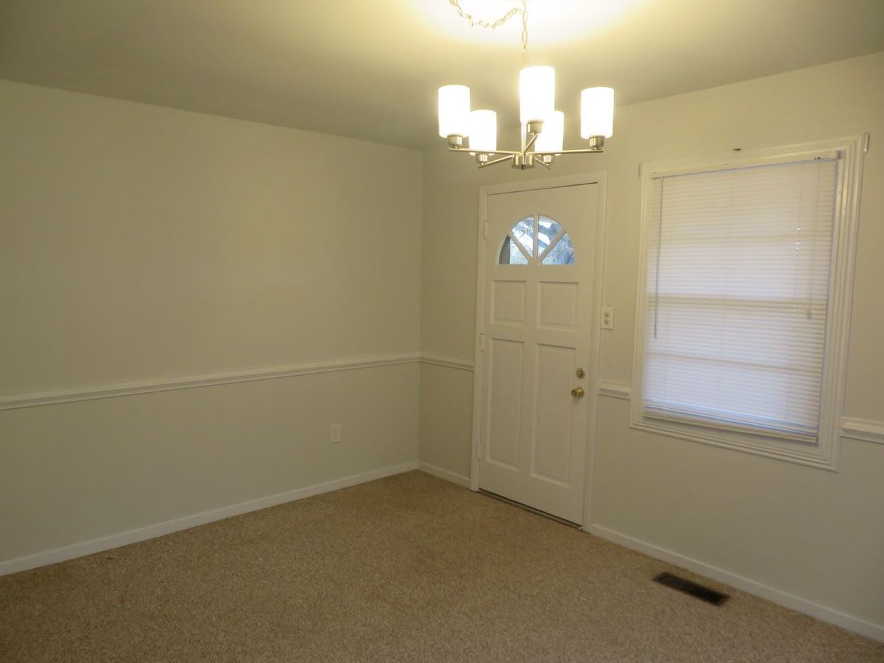 7300 Claiborne Rd - Photo 3 of 33