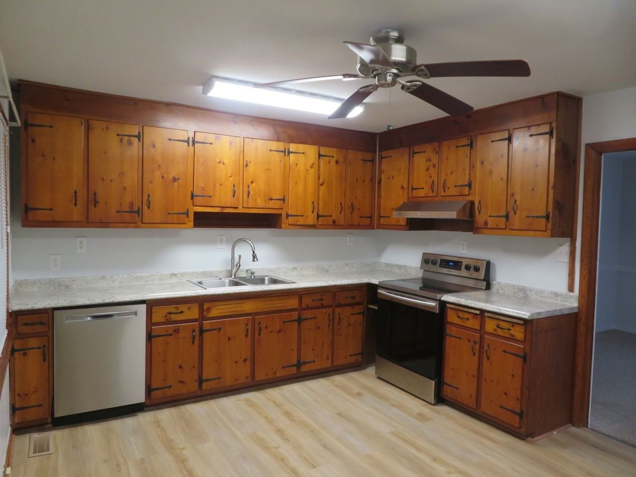 7300 Claiborne Rd - Photo 4 of 33