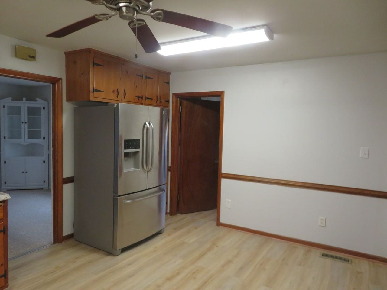 7300 Claiborne Rd - Photo 5 of 33