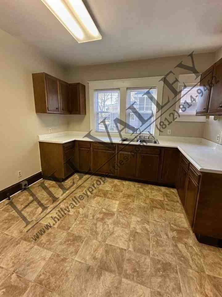 427 Washington Ave - Photo 5 of 12