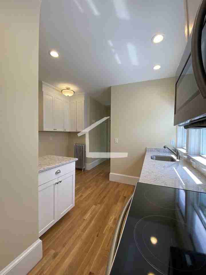 303 Tappan St - Photo 5 of 15