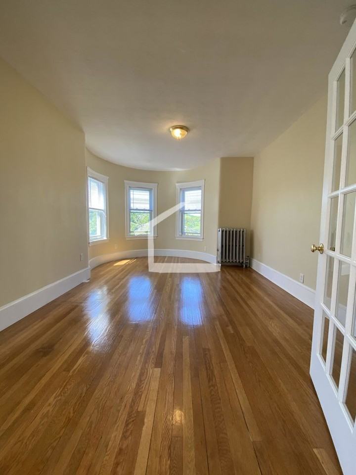 303 Tappan St - Photo 6 of 15