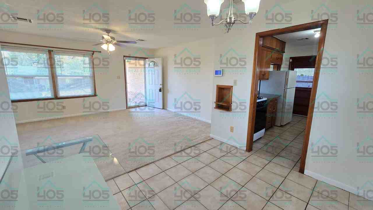 113 E Tiller Dr - Photo 4 of 12