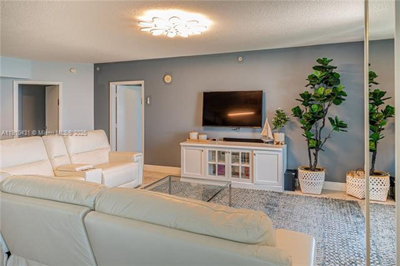 16699 16699 Collins Ave appt 601 - Photo 7 of 35