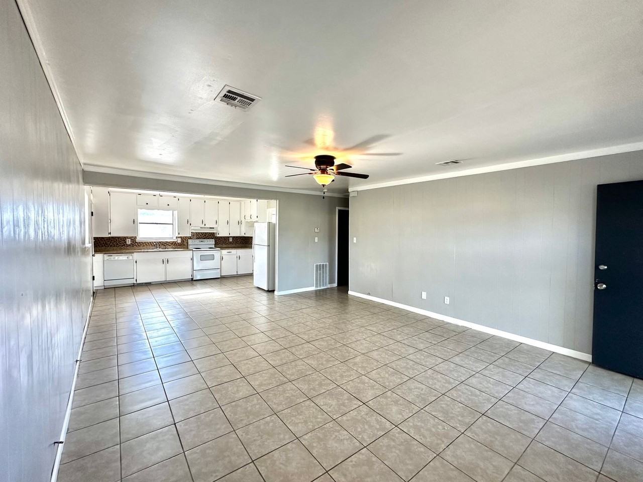 127 127 N Monroe St - Photo 2 of 8