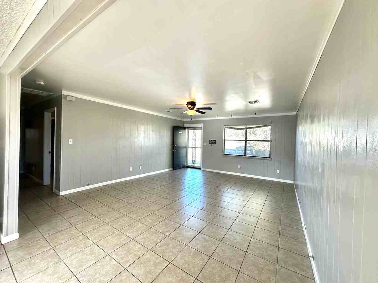 127 127 N Monroe St - Photo 3 of 8