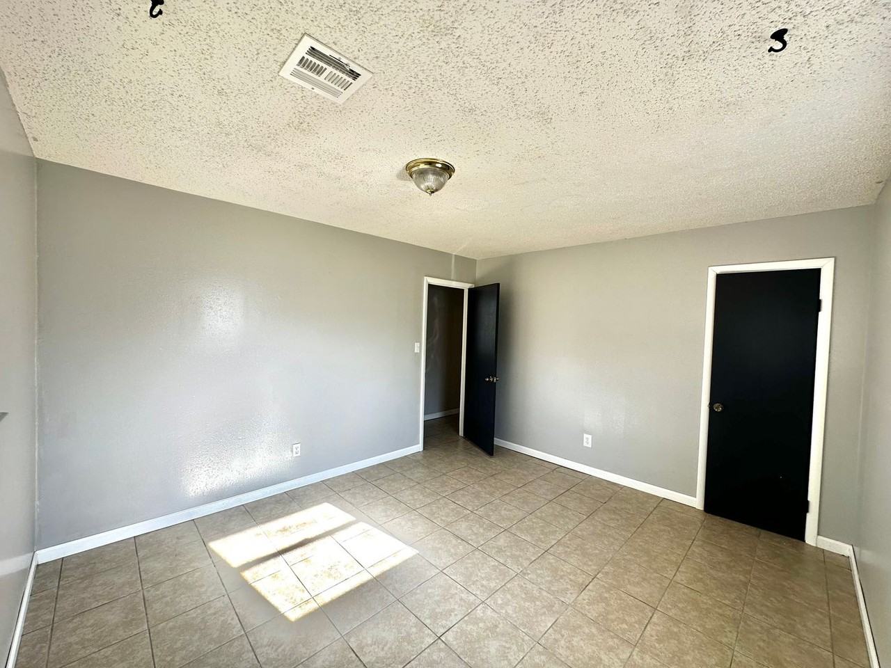 127 127 N Monroe St - Photo 7 of 8