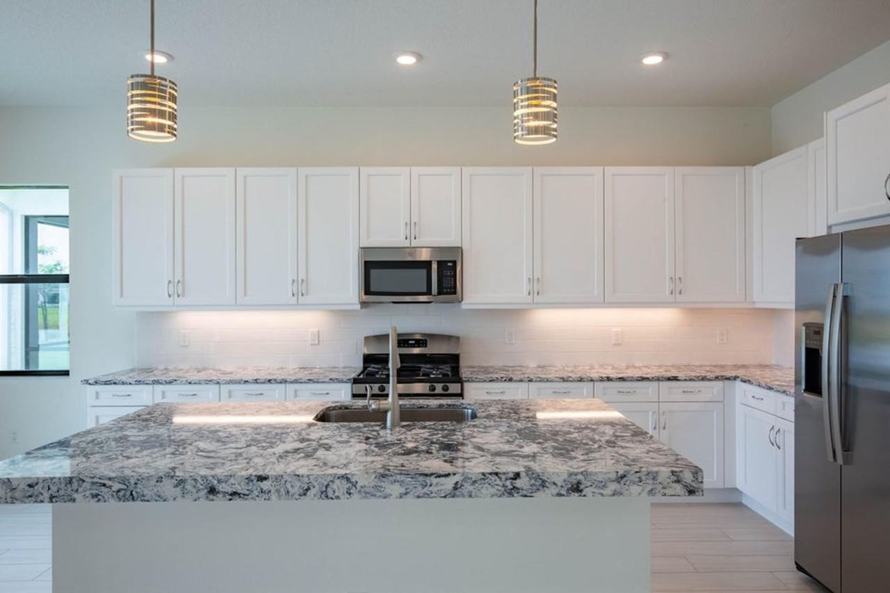 5576 Captiva Ln - Photo 4 of 24