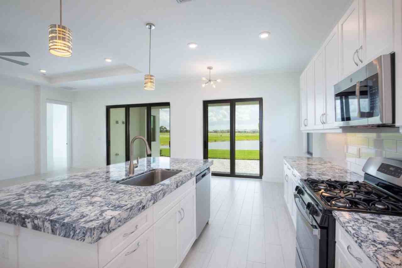 5576 Captiva Ln - Photo 5 of 24