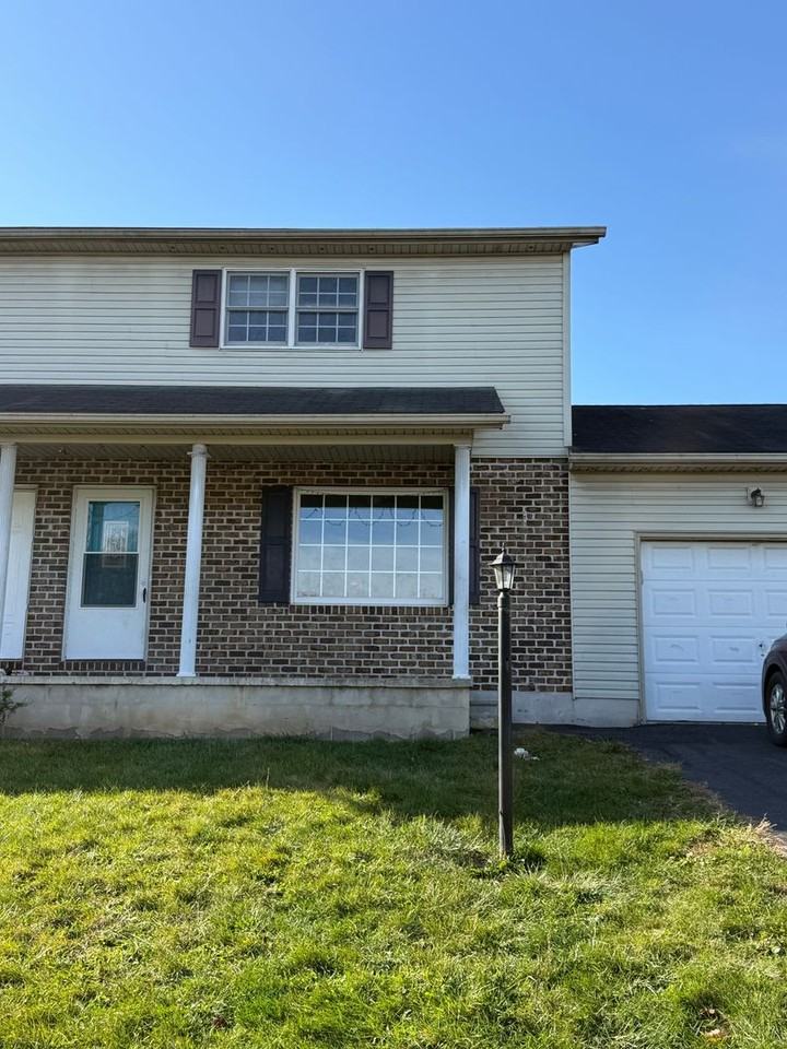 3 Holly Ct - Photo 2 of 25