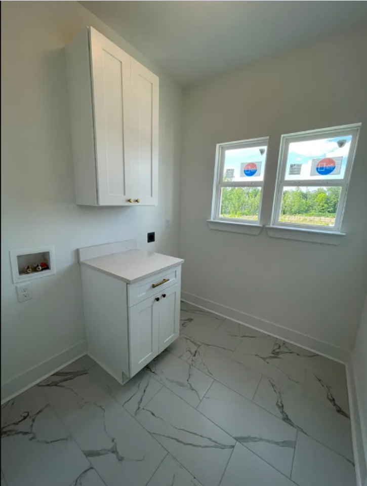 106 Jennie Dr - Photo 3 of 11