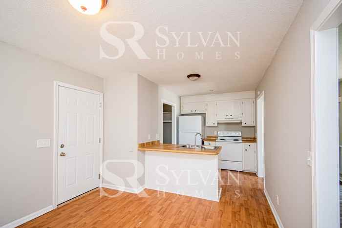 209 Branch Hill Dr - Photo 4 of 15