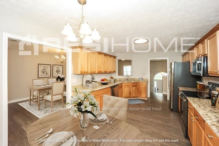 8290 Parkwood Pl - Photo 2 of 14