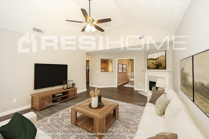 8290 Parkwood Pl - Photo 3 of 14