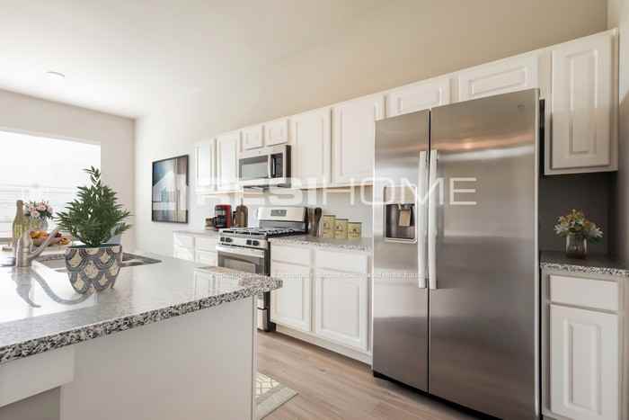 8056 Brighton Ave - Photo 3 of 18