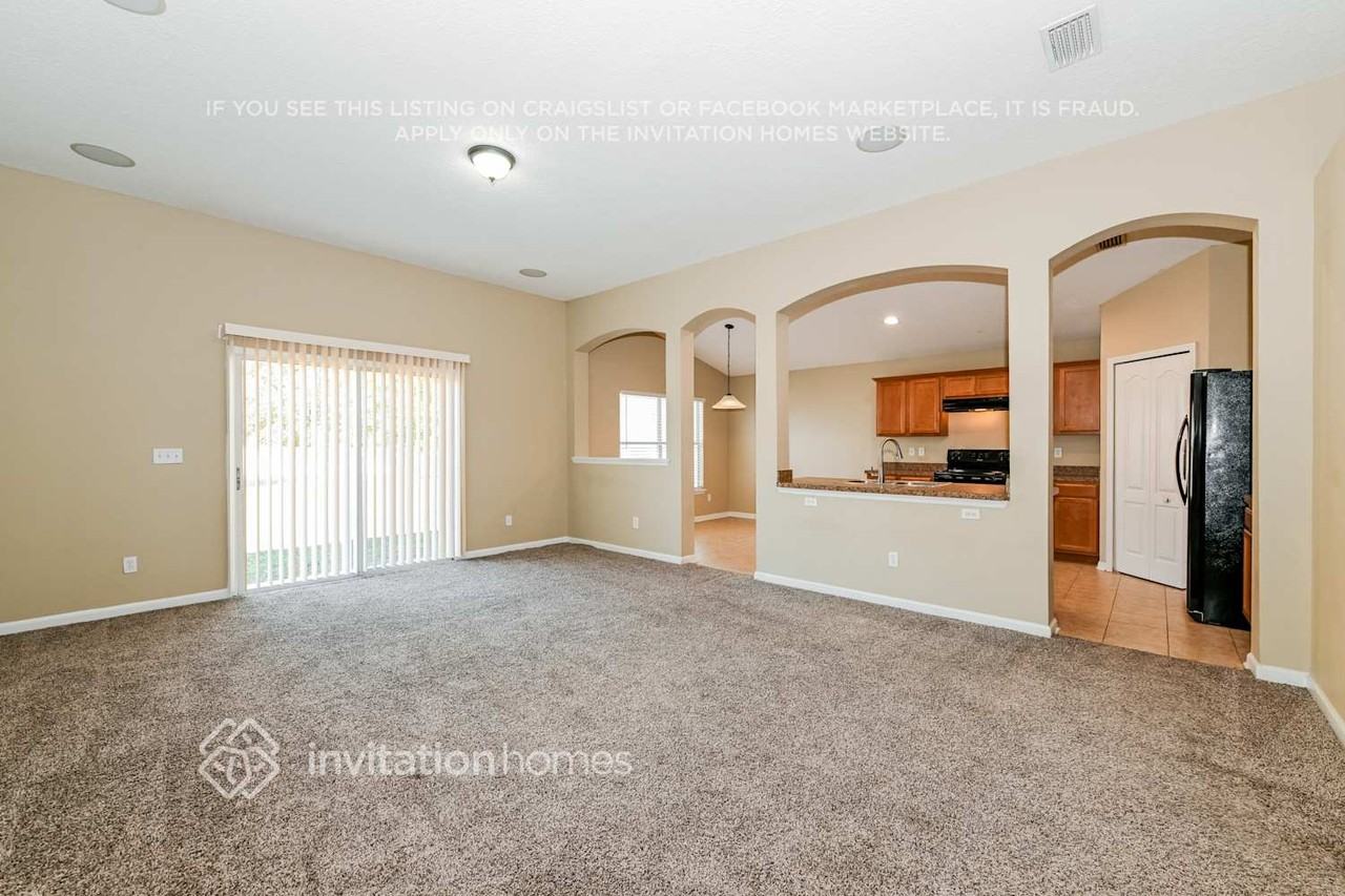 9098 Gloucestershire Ct - Photo 4 of 17