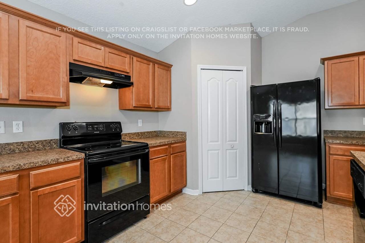 9098 Gloucestershire Ct - Photo 6 of 17