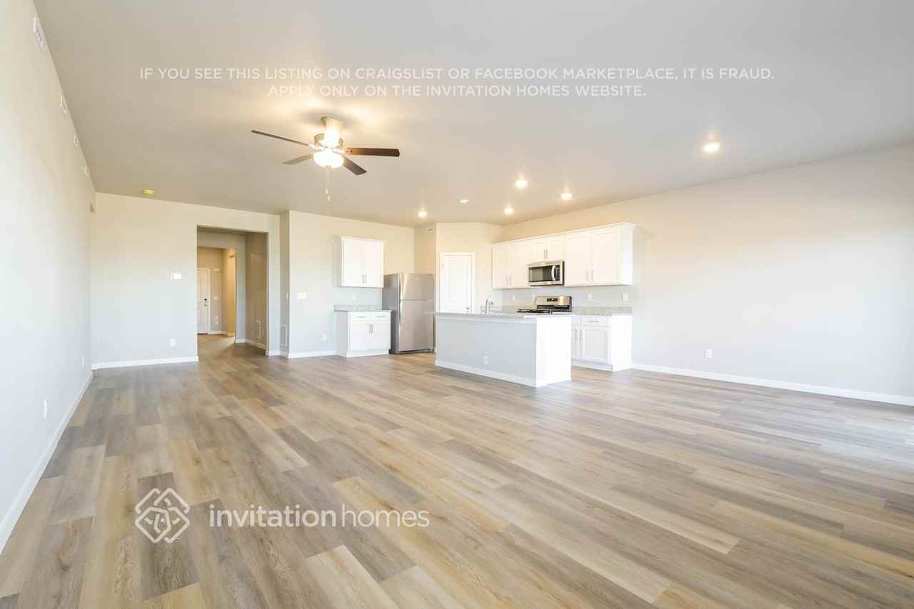 972 Cascade Falls Street - Photo 4 of 18